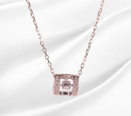 Arvana – Elegant Pendant Necklace in Silver